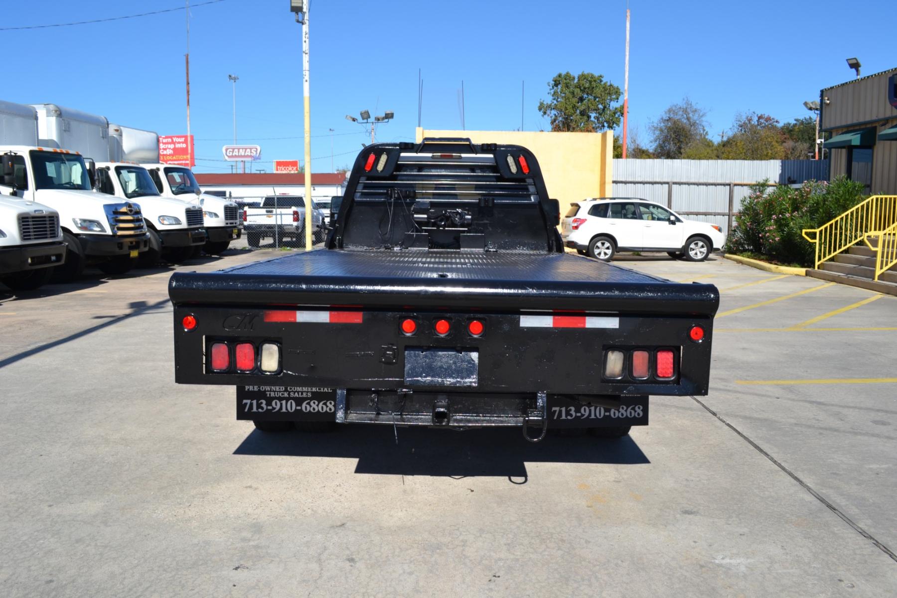 2013 WHITE Ford F550 with an POWERSTROKE 6.7L DIESEL engine, AUTOMATIC transmission, located at 9172 North Fwy, Houston, TX, 77037, (713) 910-6868, 29.887470, -95.411903 - CREW CAB, 11FT FLATBED, BUMPER PULL HITCH, 19,000LB GVWR , 4X4, POWER WINDOWS , LOCKS & MIRRORS, CRUISE CONTROL, COLD A/C - Photo #5